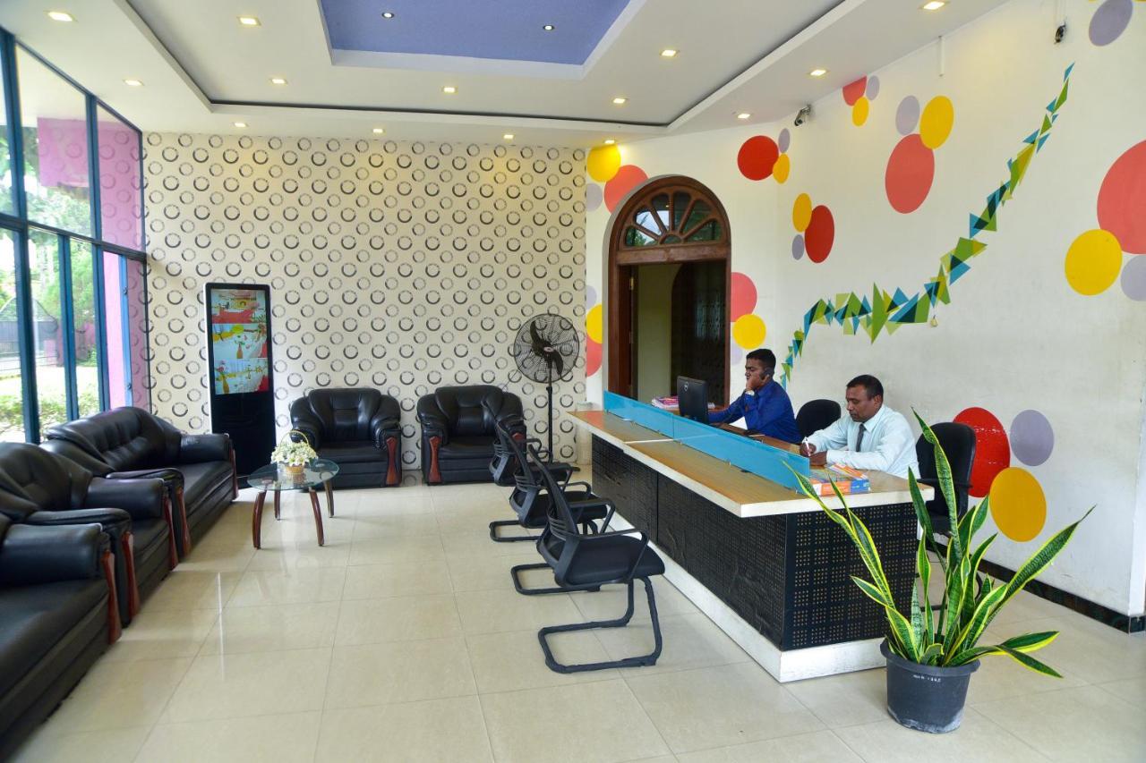 Hotel Blue Sky Курунегала Екстер'єр фото